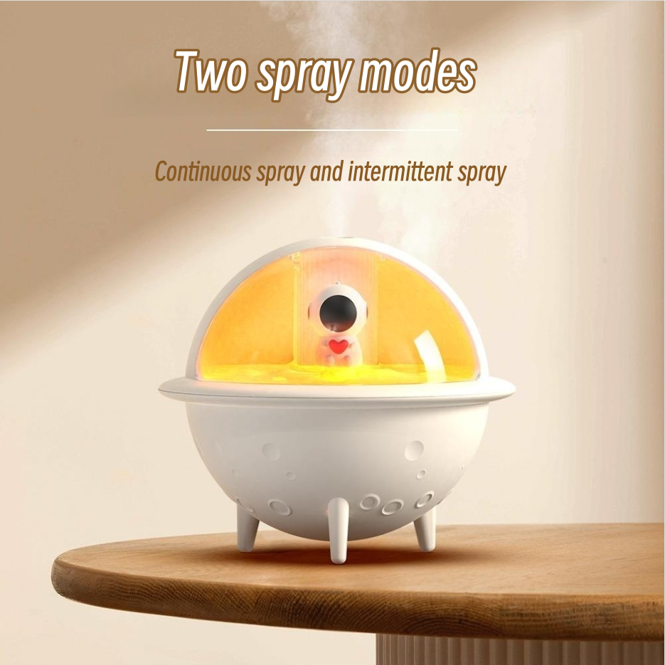 Astronaut Humidifier Aroma Diffuser With LED Light | AccessoryZ