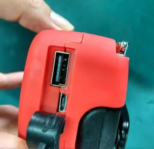 Solar Hand Crank USB Charging Radio Flashlight AccessoryZ